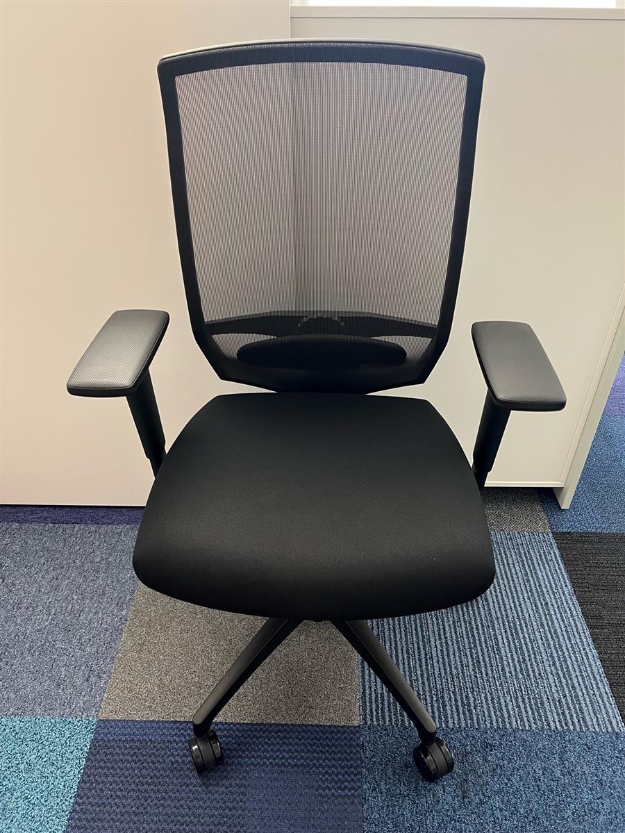 Dauphin Stilo 6758 Drehstuhl Schwarz Netz Ausstellungsstück