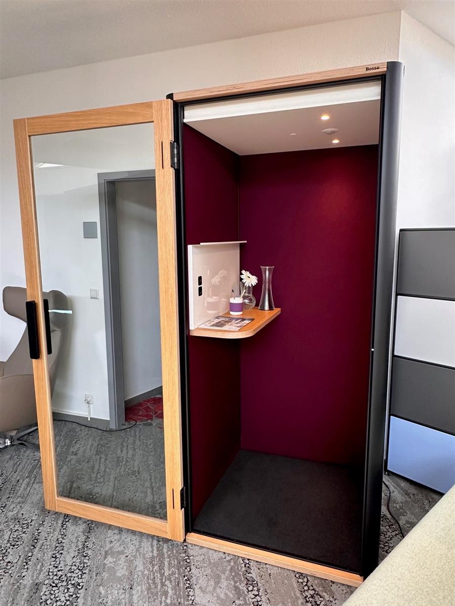 Bosse Bosselino Telefonzelle Ausstellungsstück