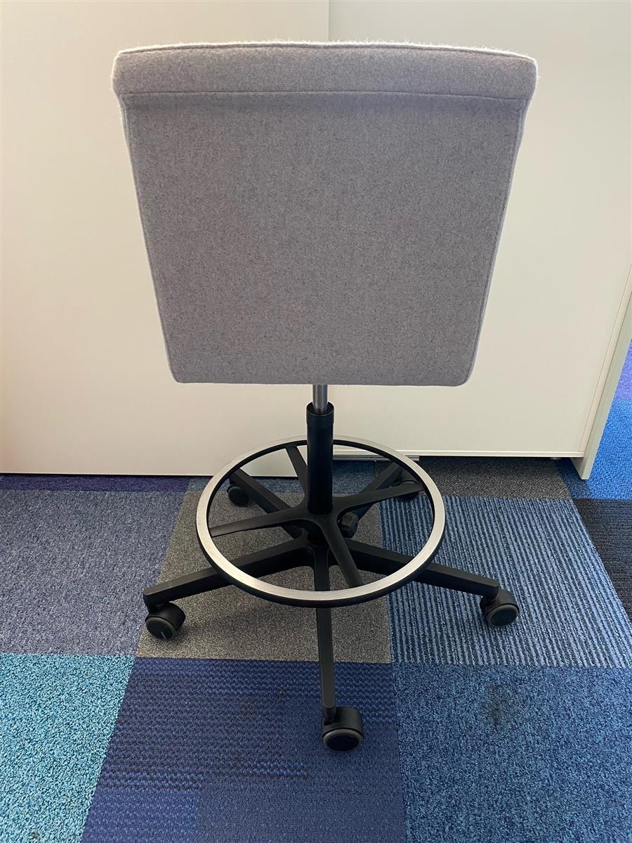 König+Neurath Publica Counter Drehstuhl Fußring Ausstellungsstück