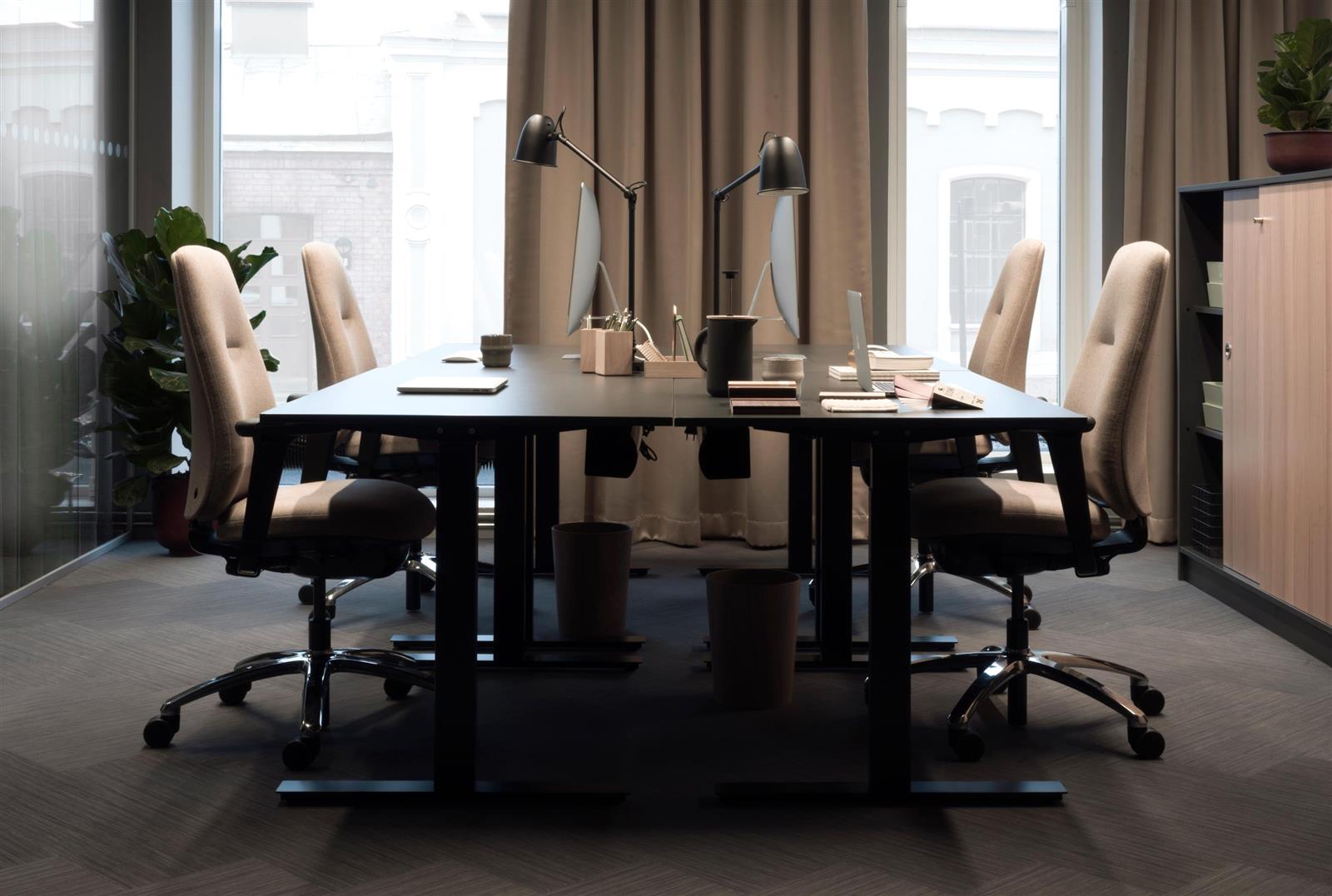 RH New Logic Modell 220 Drehstuhl