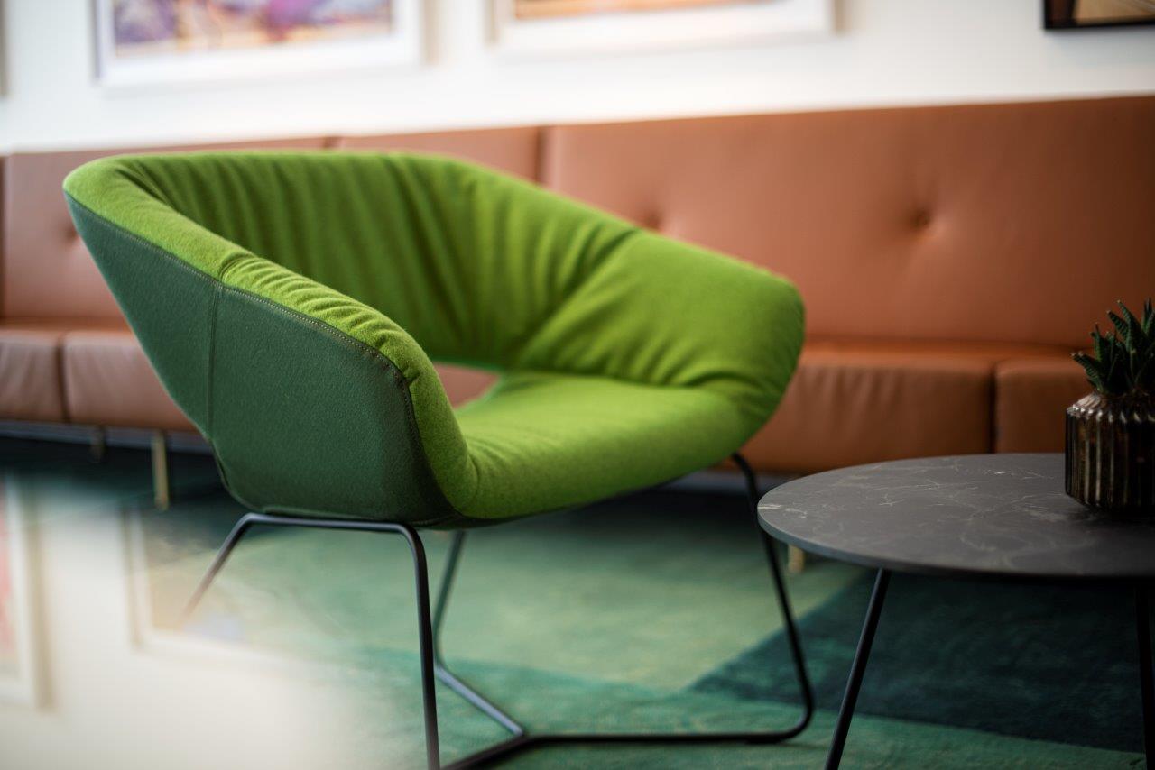 Züco Averio Loungesessel mit Kufengestell, lässig gepolstert