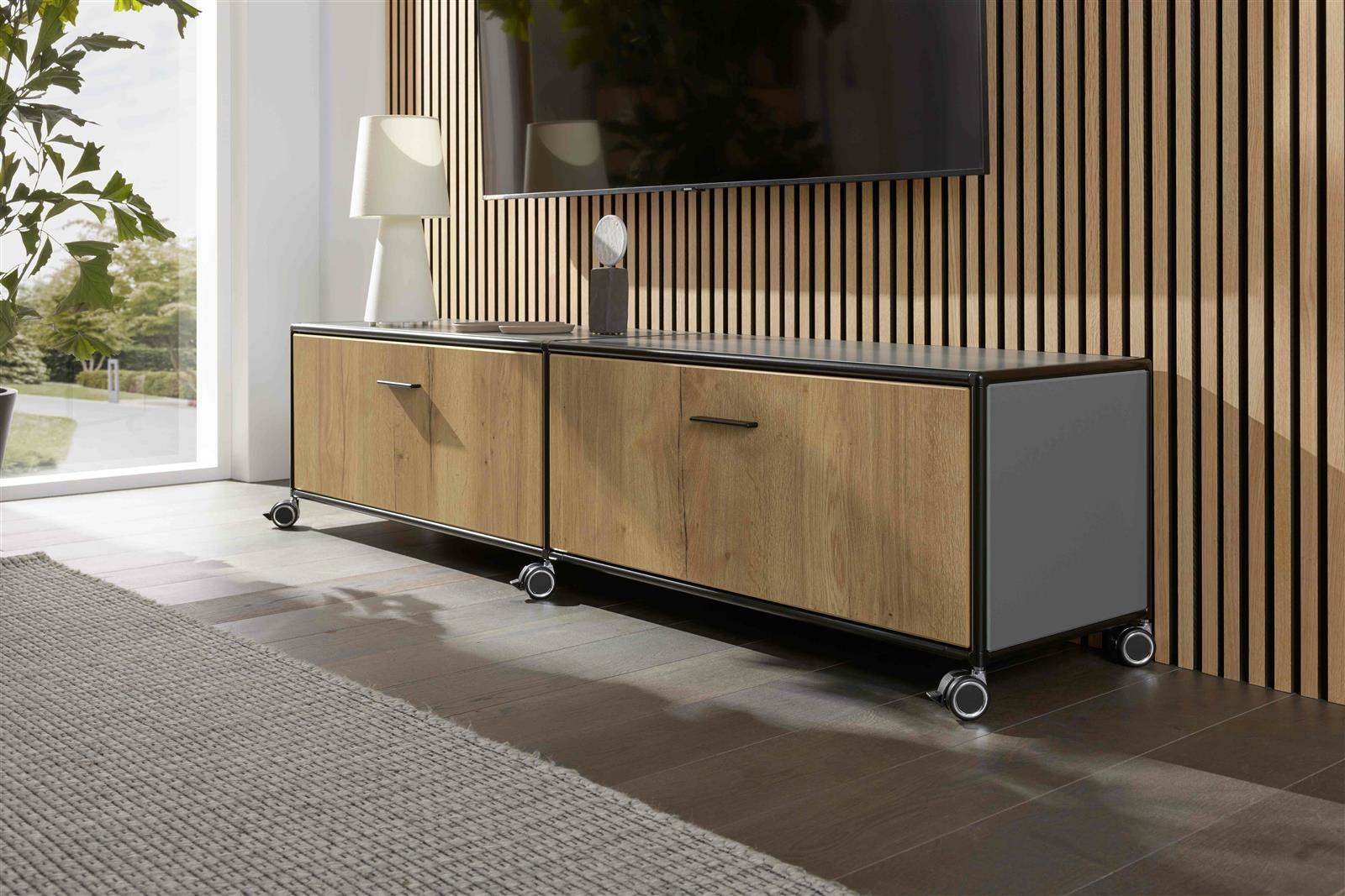 Bosse Solutions TV Lowboard auf Rollen - Schnelllieferprogramm