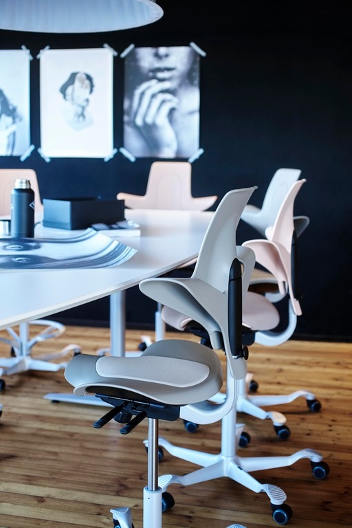 HAG Capisco 8020 Puls Drehstuhl mit Sitzflächenmatte