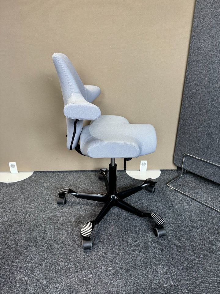 HAG Capisco 8106 Xtreme Hellgrau Bürodrehstuhl Ausstellungsstück