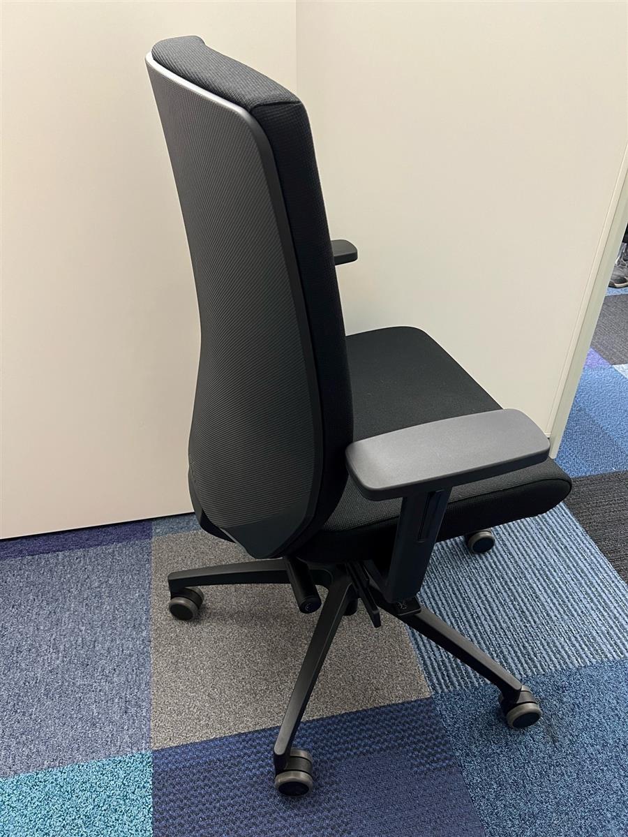 Dauphin Bionec BC29165 Schwarz Drehstuhl Ausstellungsstück