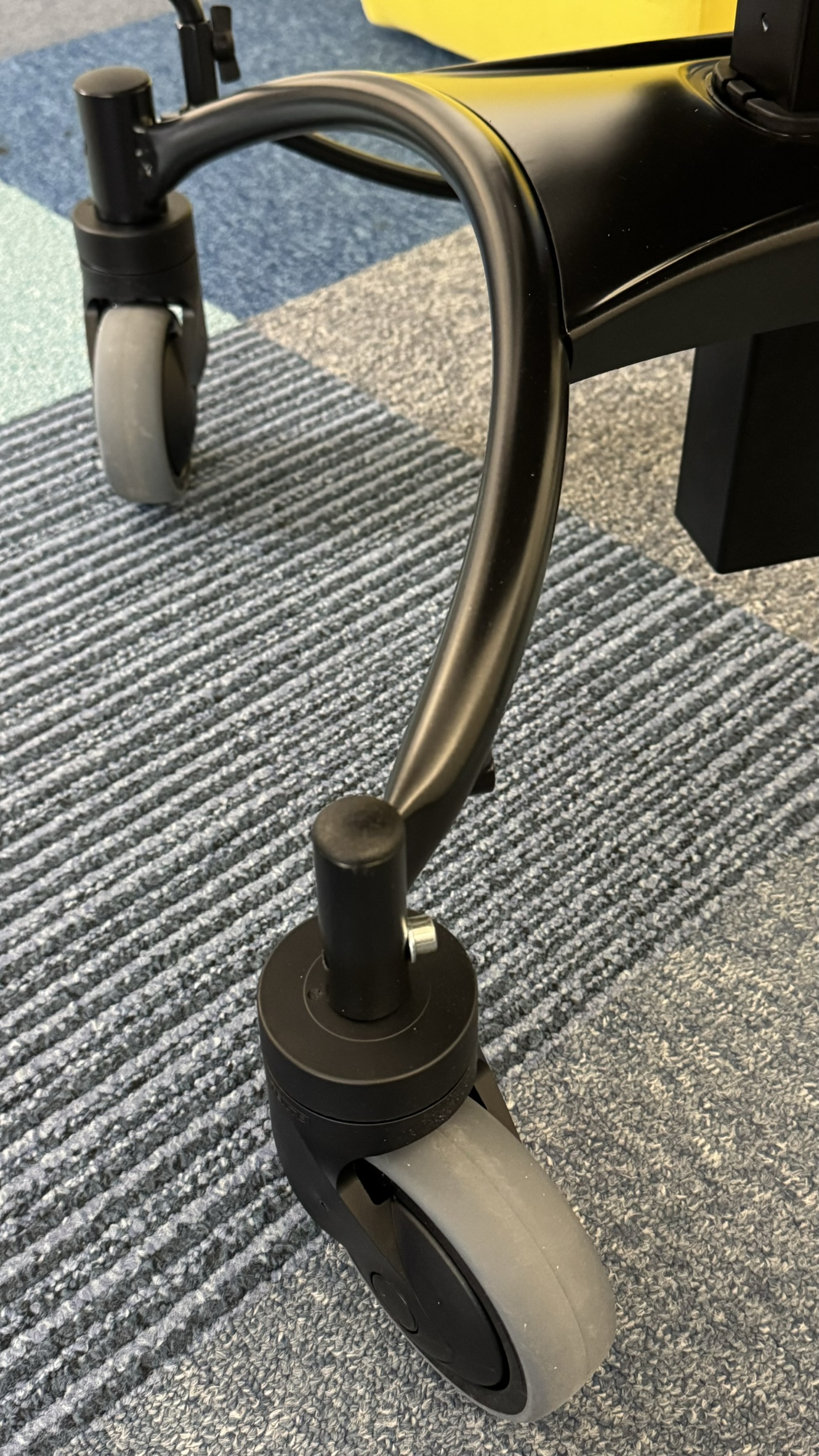 Vela Tango 200EL Therapiestuhl Trippelstuhl Sofort Lieferbar in Stoff Dunkelgrau