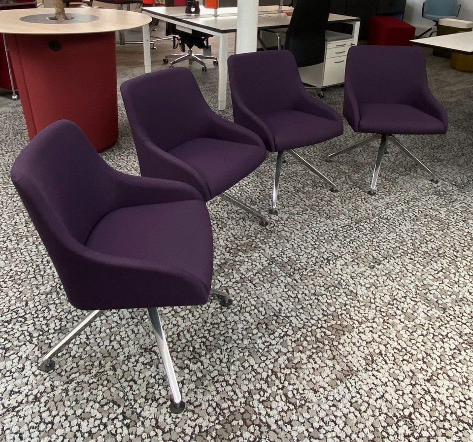 Assmann Loungesessel Gruppe in Lila Ausstellungsstück