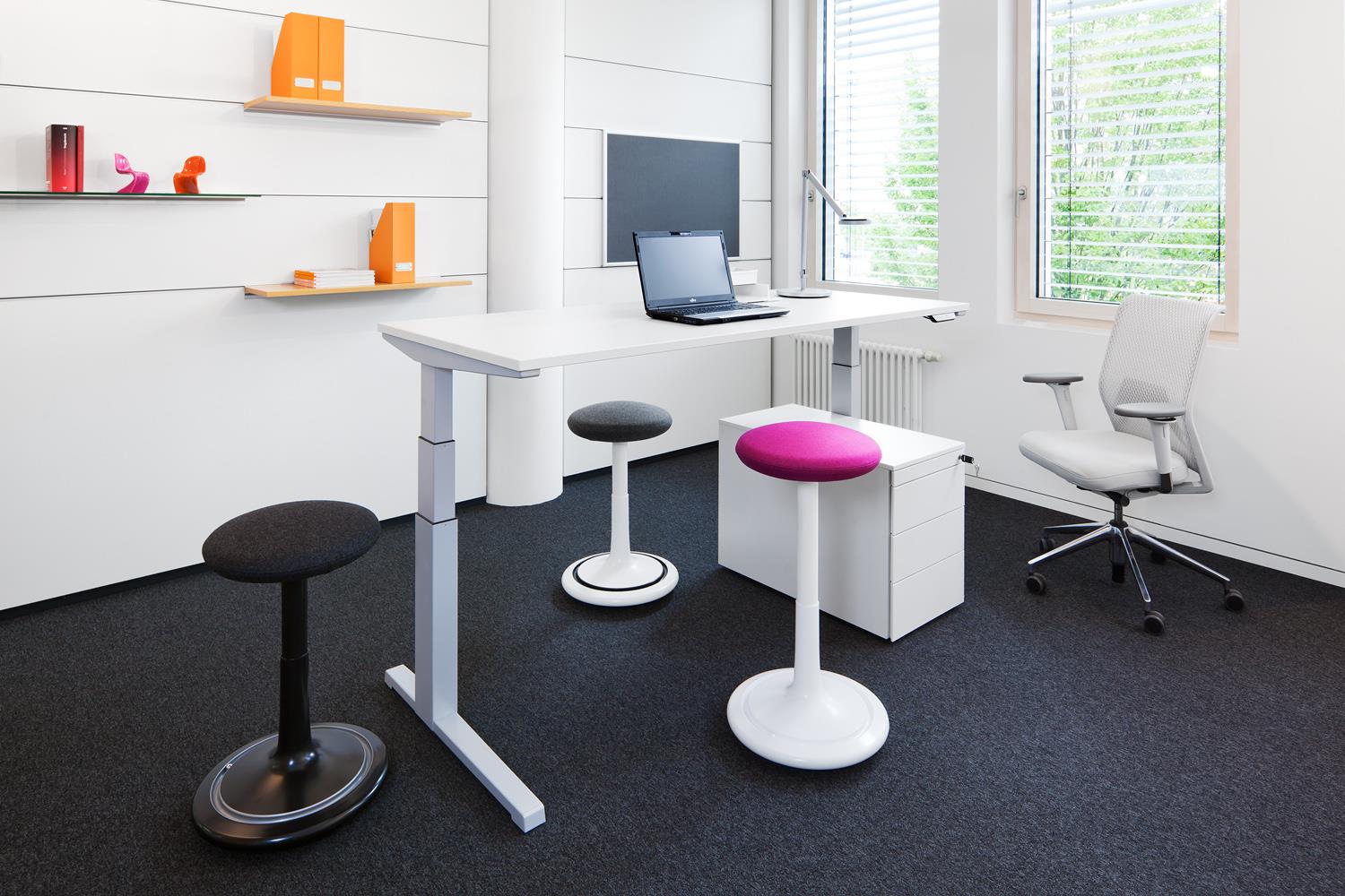 ONGO Classic Sitz- oder Stehhocker in Regular und Tall