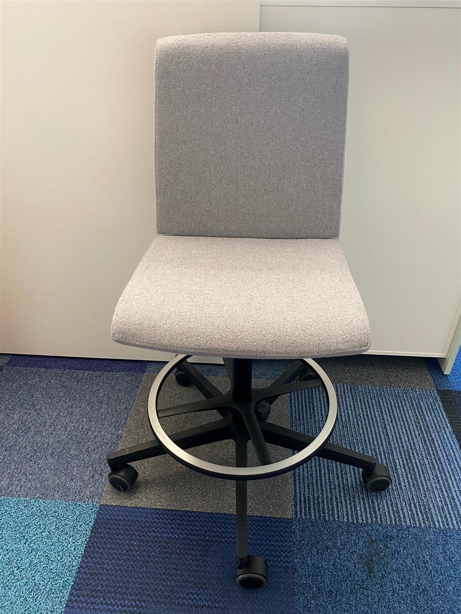 König+Neurath Publica Counter Drehstuhl Fußring Ausstellungsstück