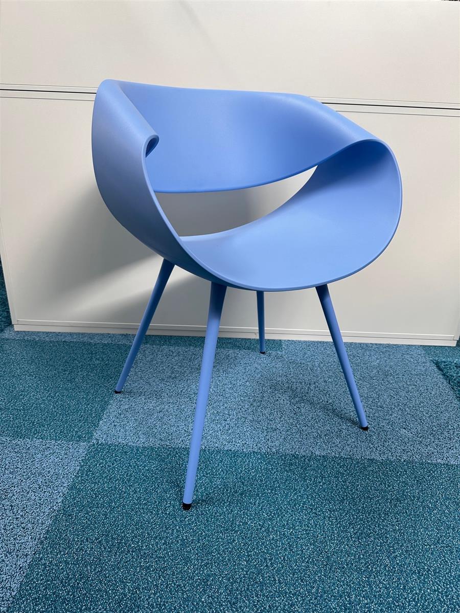 Züco Little Perillo Blau Besucherstuhl Ausstellungsstück