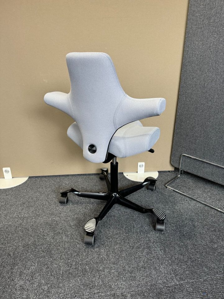 HAG Capisco 8106 Xtreme Hellgrau Bürodrehstuhl Ausstellungsstück