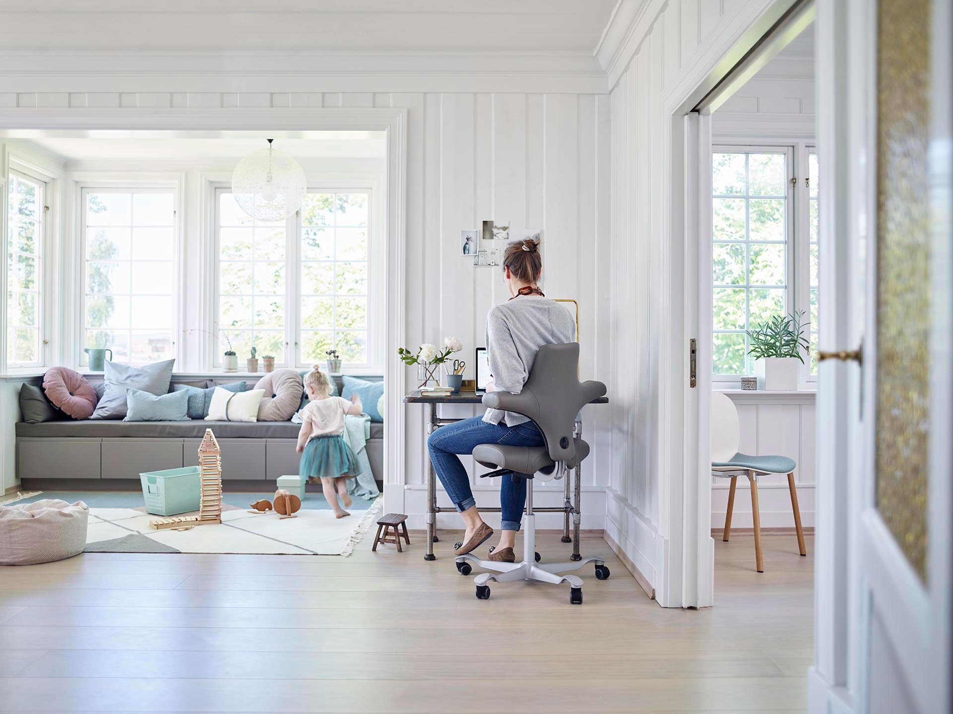 HAG Capisco 8107 Stoff Xtreme Drehstuhl mit Kopfstütze