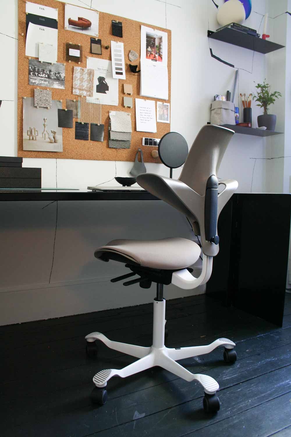 HAG Capisco 8020 Puls Drehstuhl mit Sitzflächenmatte