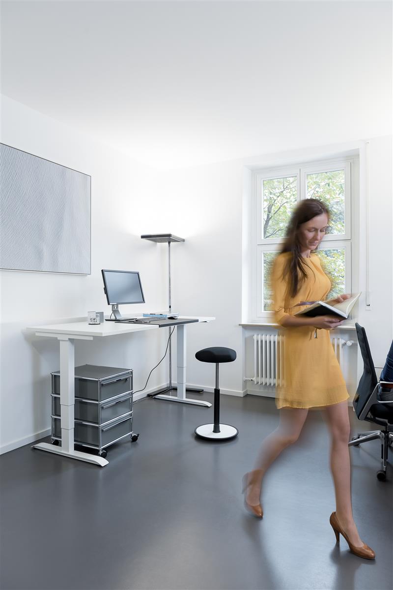 ONGO Free Sitz-Steh-Hocker in verschiedenen Farben