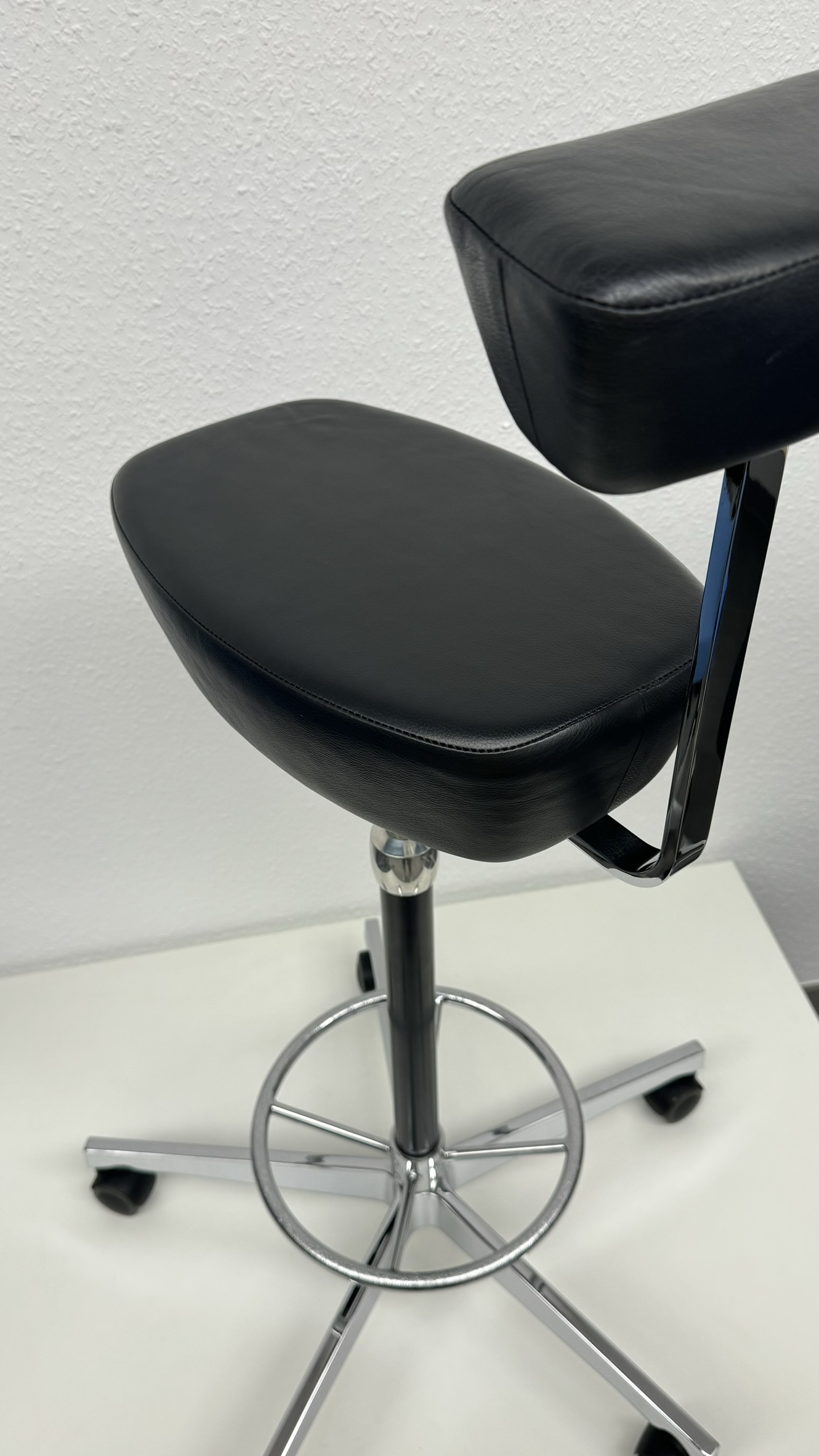 Vitra Nelson Perch Barhocker - Leder Schwarz, Gebraucht und Aufbereitet