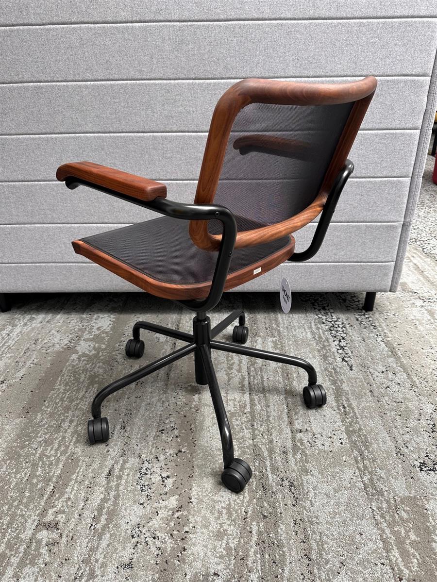 Thonet S64 Pure Meterial Drehstuhl Ausstellungsstück