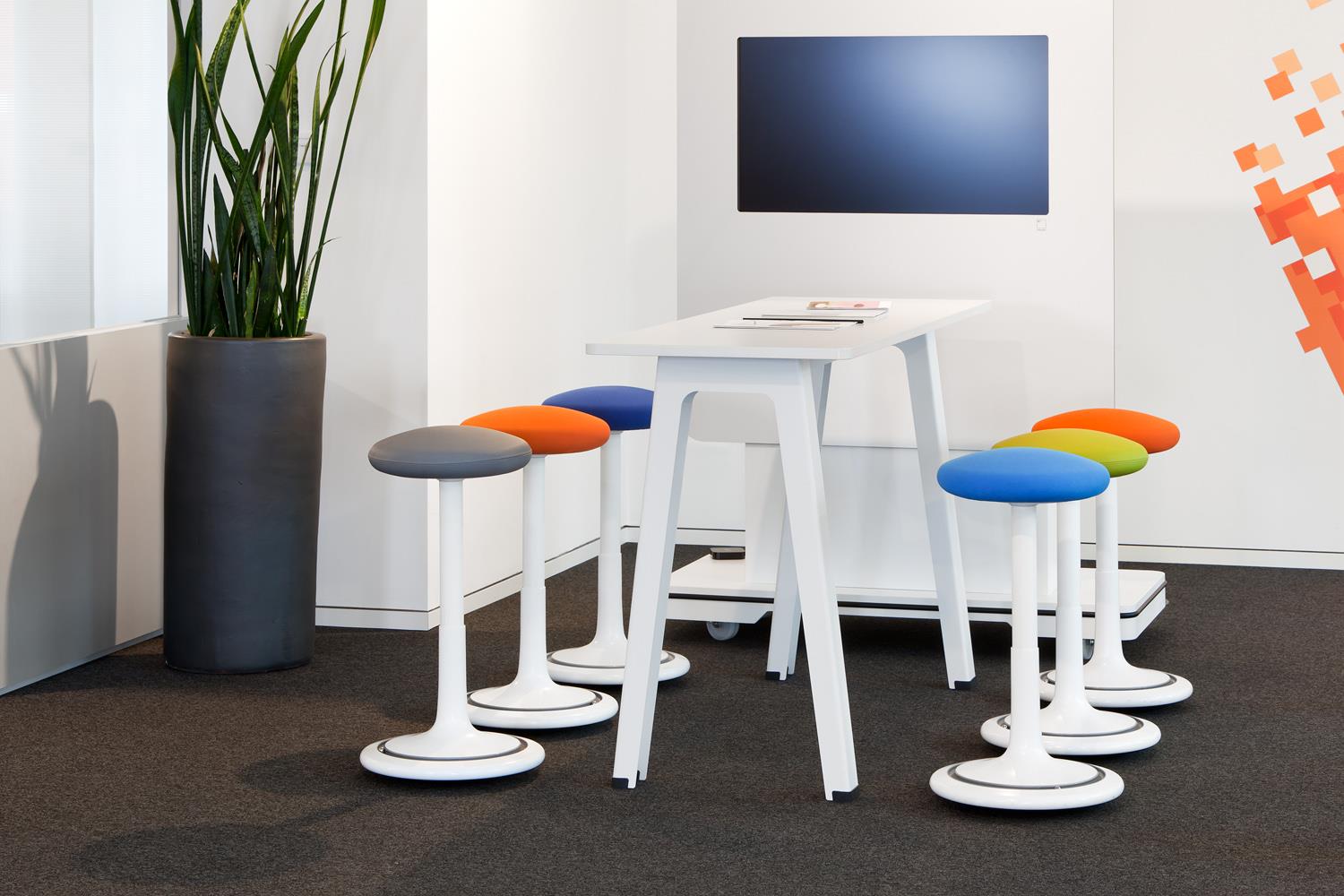 ONGO Classic Sitz- oder Stehhocker in Regular und Tall