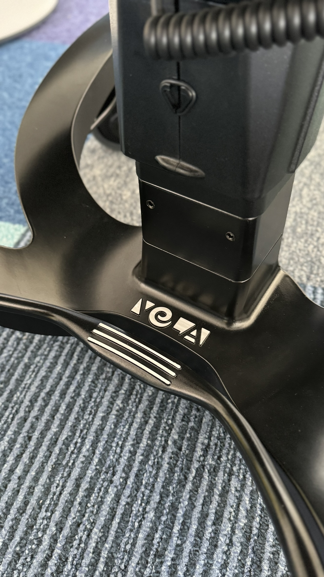 Vela 700E Therapiestuhl Trippelstuhl Sofort Lieferbar in Comfort Schwarz