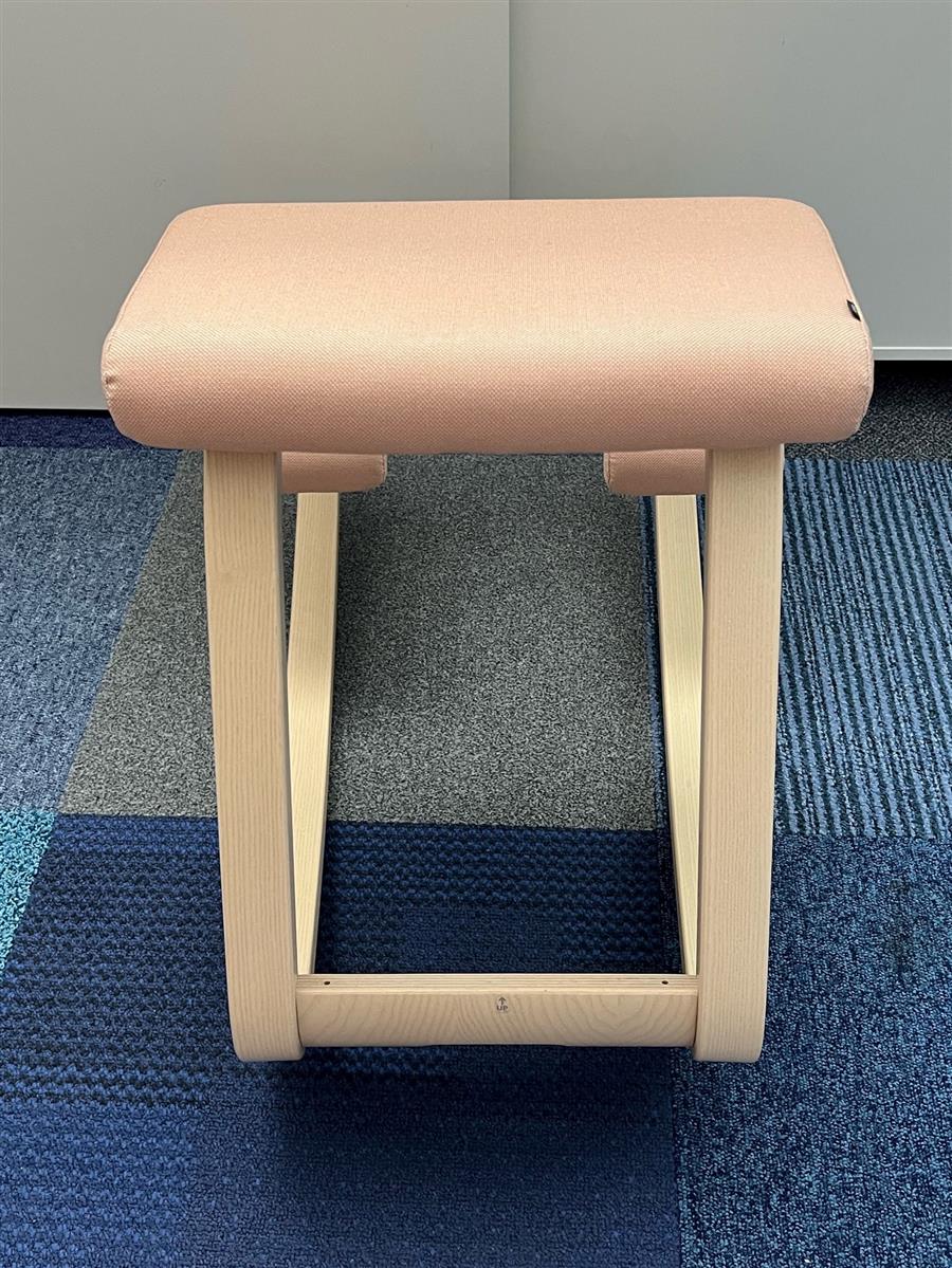 Varier Variable REV414 Balans Kniestuhl - Stoff Aprikose 100213 Gestell Esche Natur