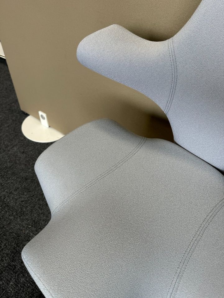 HAG Capisco 8106 Xtreme Hellgrau Bürodrehstuhl Ausstellungsstück