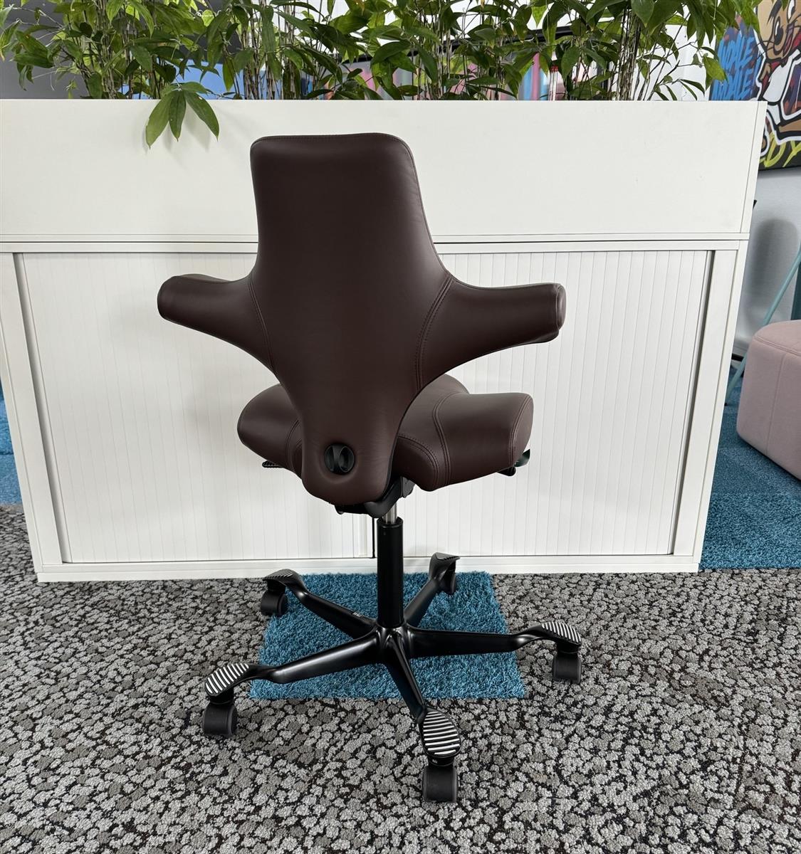 HAG Capisco 8106 Paloma Soft Maroon Dunkelbraun Ausstellungsstück