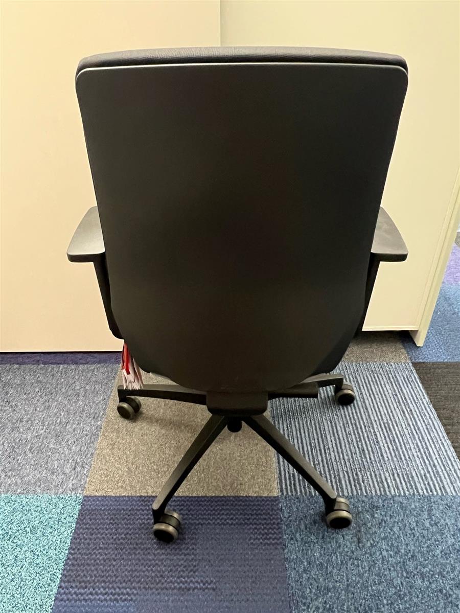 Dauphin Bionec BC29165 Schwarz Drehstuhl Ausstellungsstück