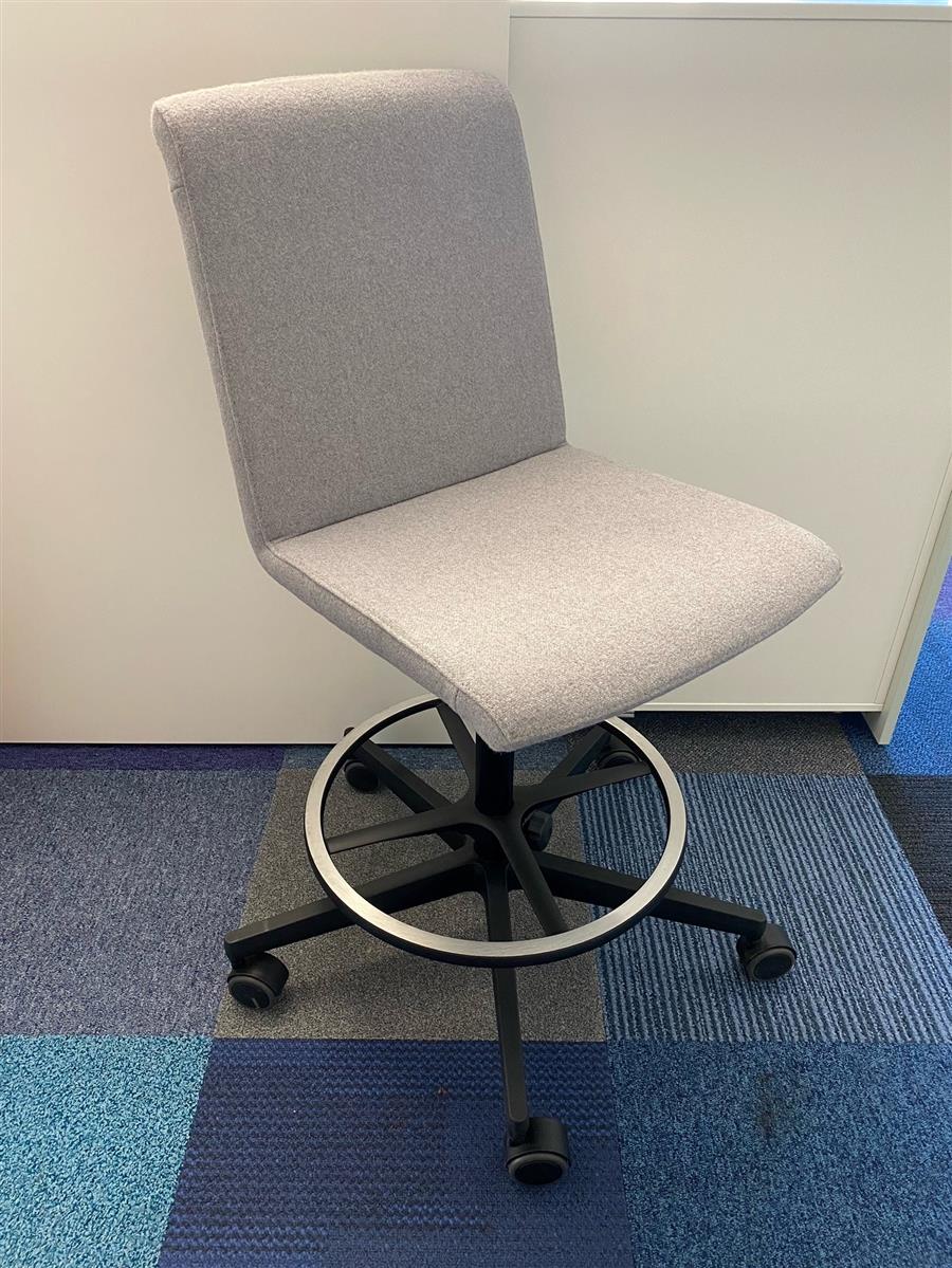 König+Neurath Publica Counter Drehstuhl Fußring Ausstellungsstück