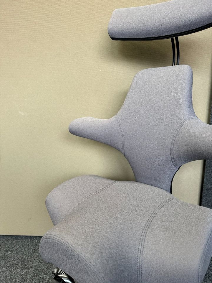HAG Capisco 8107 Xtreme Hellgrau Bürodrehstuhl Ausstellungsstück